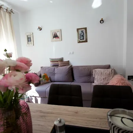 Apartment Melrose Place - With Pool And Big Sandy Beach! Podstrana